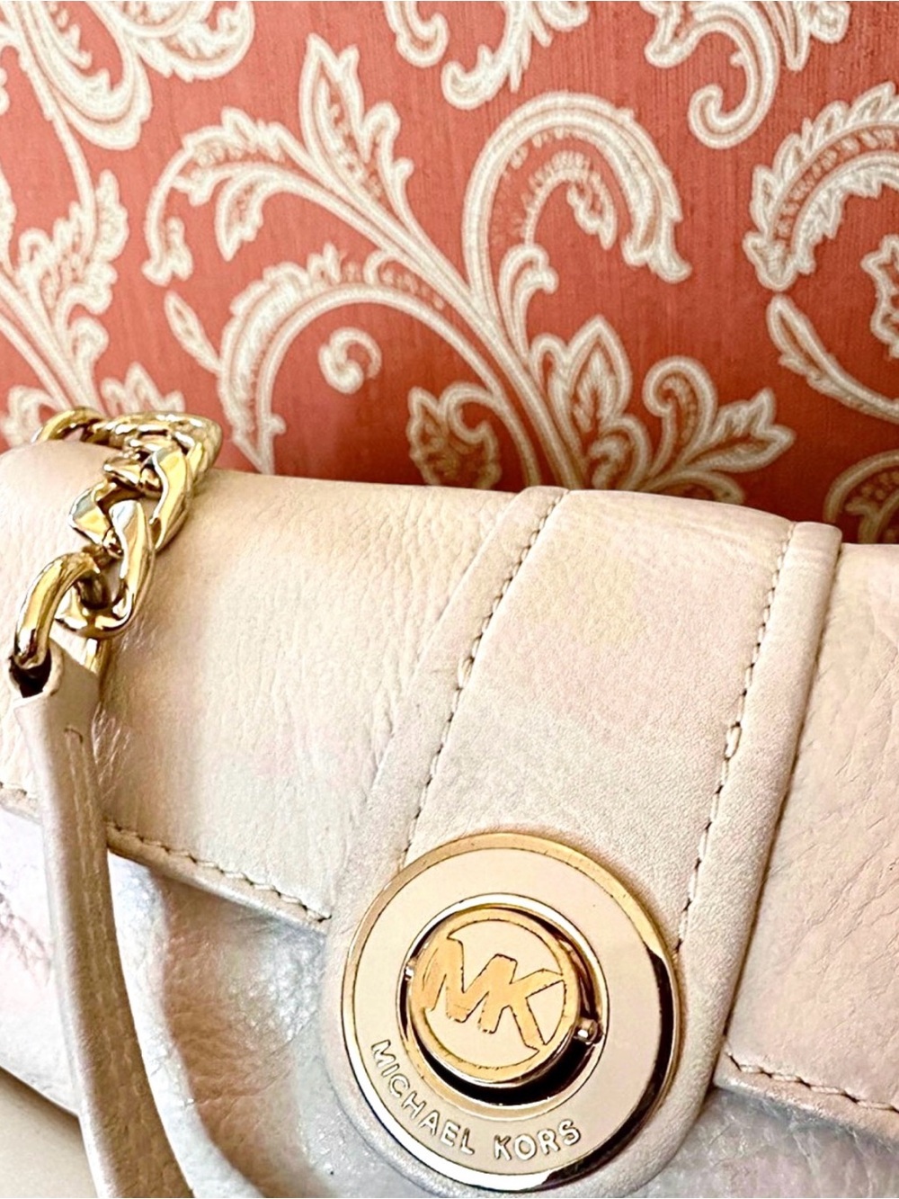 Michael Kors Cream Soft Pebbled Leather Shoulder Bag Gold Chain Turn Lock Ivory - Picture 7 of 12